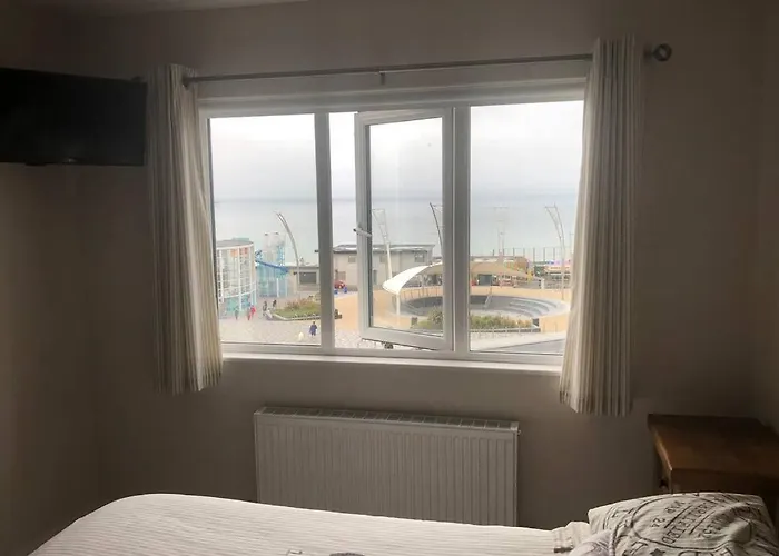 Beautiful Sea View, Entire 2 Bed Apartment, Portrush Centre West Strand Beachview