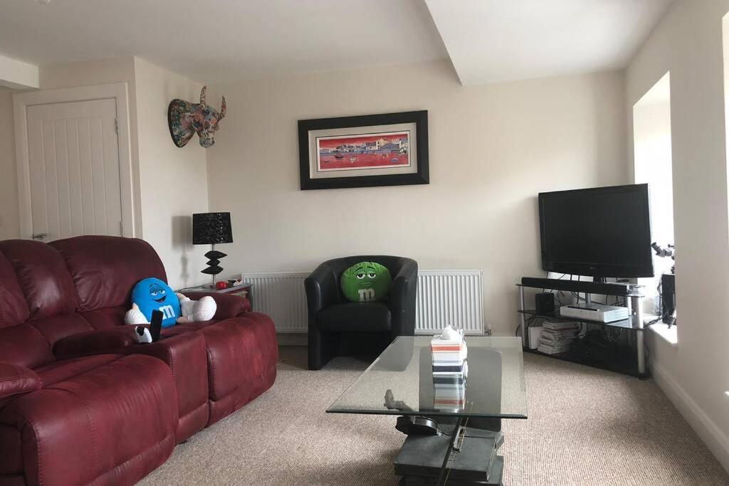 Apartment Beautiful Sea View, Entire 2 Bed Apartment, Centre West Beachview