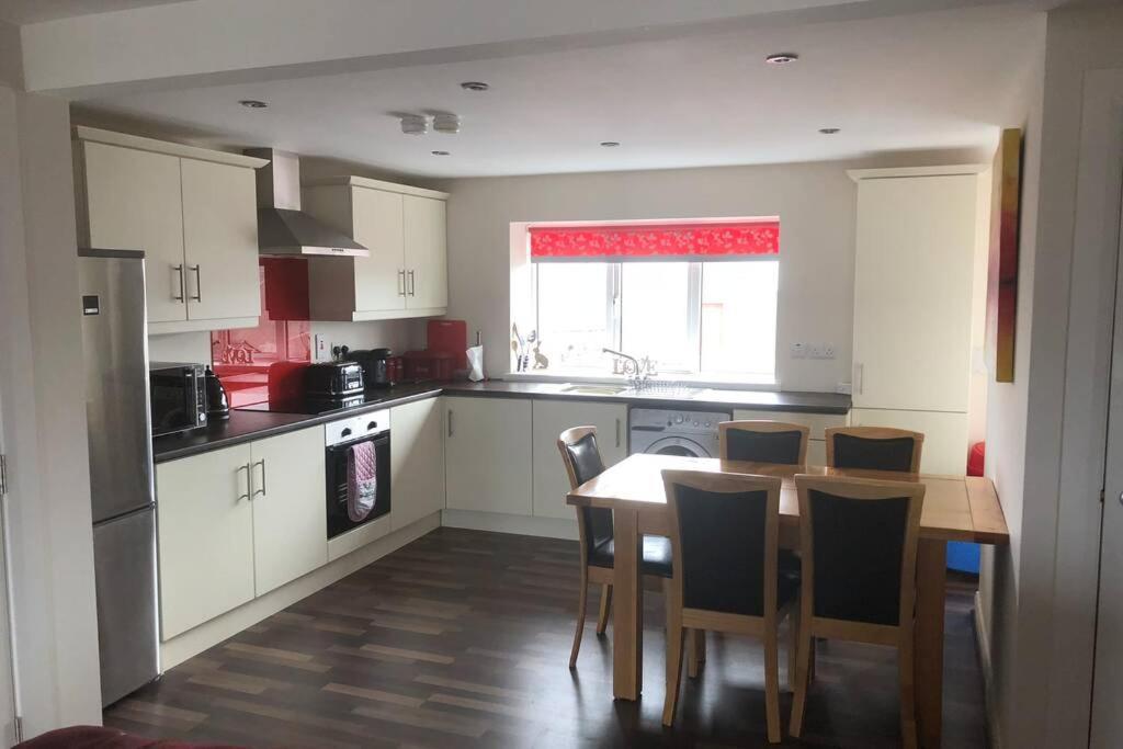 Apartment Beautiful Sea View, Entire 2 Bed Apartment, Centre West Beachview Portrush