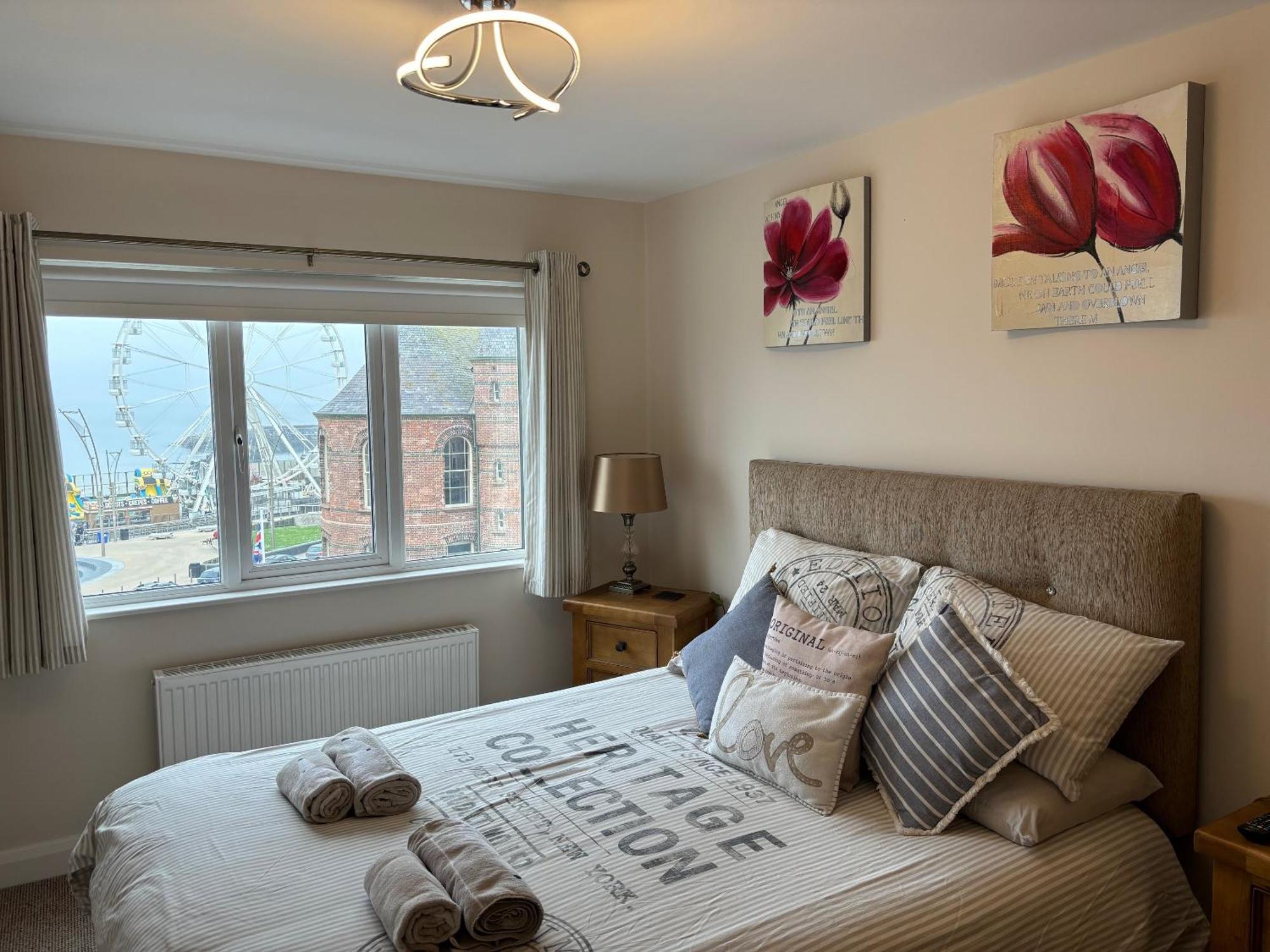 Apartment Beautiful Sea View, Entire 2 Bed Apartment, Centre West Beachview *